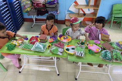 Chơi và hoạt động ở các góc